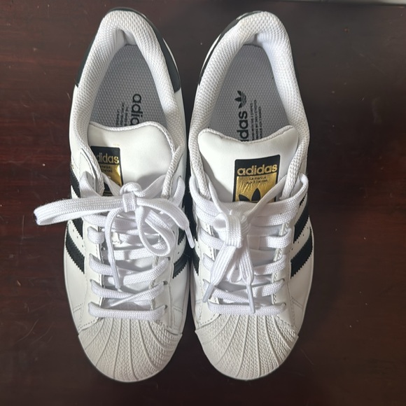 Big kids US size 4 1/2 Adidas Superstar sneakers - Picture 6 of 7
